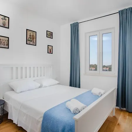 Eni Apartment *