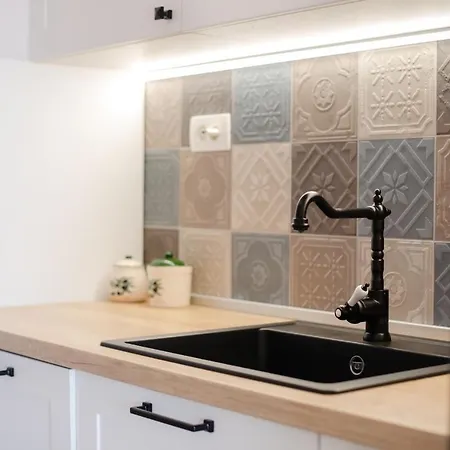Eni Apartment *